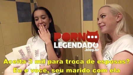 Troca de casal mulheres transando no banheiro do boliche